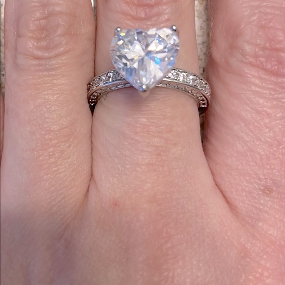 ♡New sterling silver white sapphire ring - Picture 6 of 8